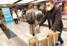 Fallaron los controles en Ezeiza y subieron a una pasajera con certificado de COVID positivo y sin domicilio en la Provincia