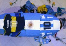 Una multitud despide a Diego Maradona en la Casa Rosada