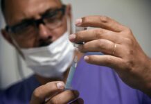 ANMAT recomendó la aplicación de la vacuna rusa en mayores de 60 años