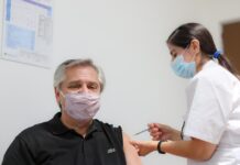 El presidente Alberto Fernández recibió la primera dosis de la vacuna Sputnik V