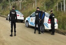 Manejaba borracho con sus tres hijos menores y despistó en el camping