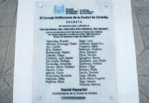 Homenajearon a los caídos en Malvinas con una polémica placa