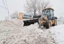 Realizan tareas de despeje y limpieza de nieve en calles y accesos de Ushuaia