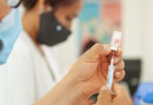 Qué grupo de docentes recibirá las primeras dosis de la vacuna