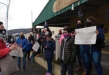 Cacerolazo en la escuela Kayú Chenen por la situación del edificio