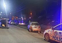 Alcoholizado, circulaba fuera de horario: Chocó contra un auto estacionado y volcó