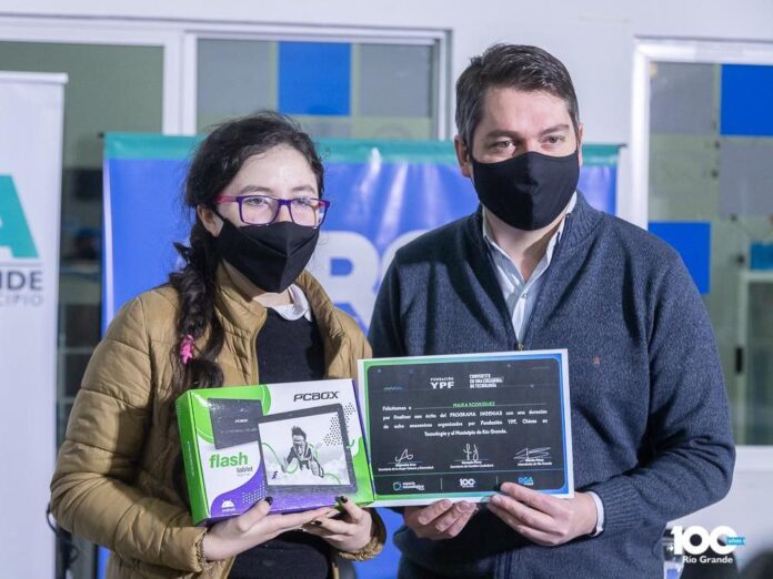 9E2D31D5-3E8E-4F15-9B3D-F3B8F13C428A