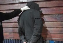 Robaron una mochila y los detuvieron cuando caminaban frente al destacamento policial