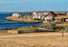 Malvinas: Acuerdo para buscar restos de soldados argentinos no identificados en Caleta Trullo