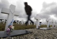 Malvinas: Identificaron a otros cuatro soldados en el cementerio de Darwin