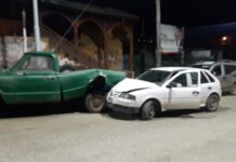 Borracho al volante choca una camioneta estacionada