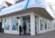 De película: asaltaron a farmacia a punta de arma e hicieron tirar a todos al piso