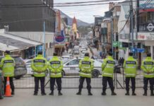 Un grupo de jóvenes se enfrentó con la policía en pleno centro de Ushuaia