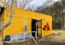 Acamparon en la reserva Laguna Negra y le dejaron un recuerdo a los guardaparques