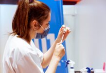 Desde el viernes se podrán vacunar los menores de edad sin factores de riesgo