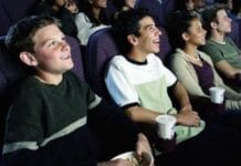 El Gobierno otorgará 5 mil pesos a jóvenes de bajos recursos para usar en cines, recitales y bienes y servicios culturales