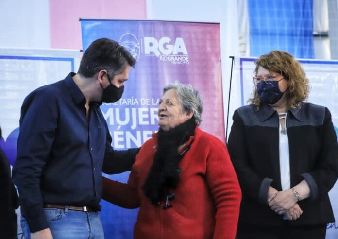 953F4B9A-D974-4741-B36C-39459F5E775B