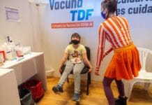 Payasos y Malabaristas acompañan a los menores que se vacunan contra el Covid