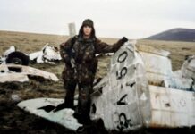 Un soldado británico devolvió a la Argentina los restos de un avión derribado en Malvinas