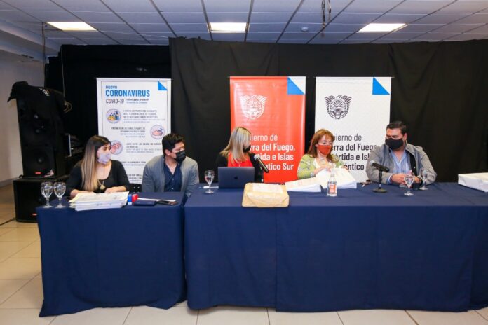 photo5170388850944616935