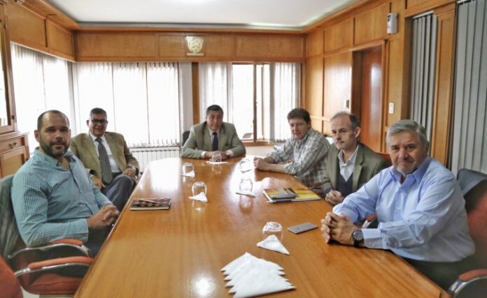 ampl_gobernador-reunio-con-integrantes-del-tribunal-cuentas_36385