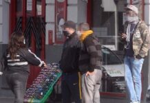 Manteros en Río Grande: “Es una organización ilegal de personas que no pueden tramitar su CUIT”