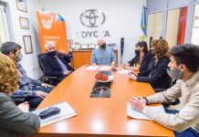 Alumnos del CENT 11 podrán hacer pasantías en una automotriz