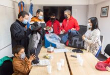 Docentes antárticos recibieron indumentaria