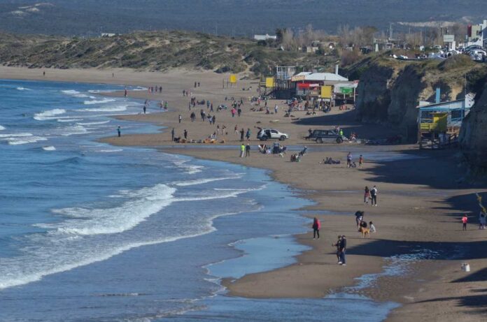 las-grutas-fin-de-semana-largo-playa