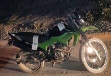 Circulaban alcoholizados en una moto sin documentación