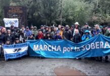 La guardia de Joe Lewis bloqueó la marcha de montaña al Lago Escondido