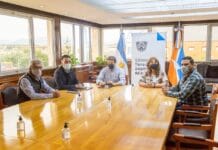 Melella firmó el contrato para construir dos obras de saneamiento en Tolhuin