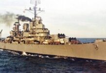 Veteranos del ARA “General Belgrano” navegan hacia el sitio de su hundimiento