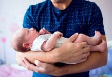 Cómo es el nuevo proyecto de licencias por maternidad y paternidad