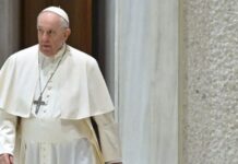 Francisco: “La iglesia no rechaza a los homosexuales”