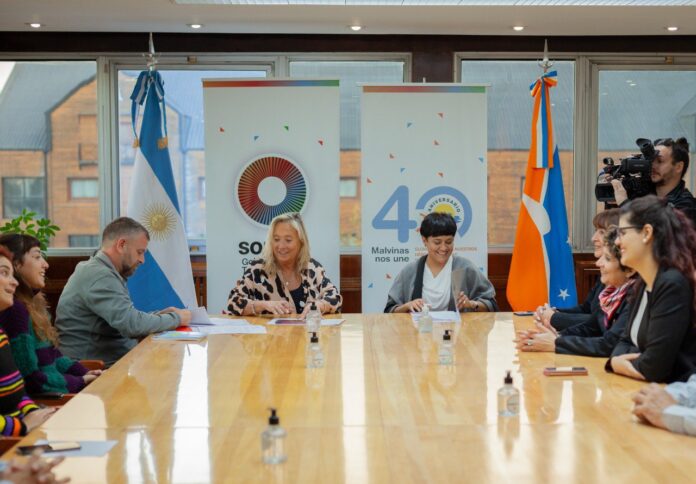 photo5179353731886590477