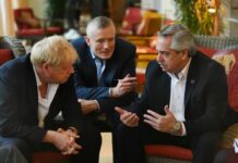El Presidente le dijo a Johnson que no habrá avance bilateral sin negociar Malvinas