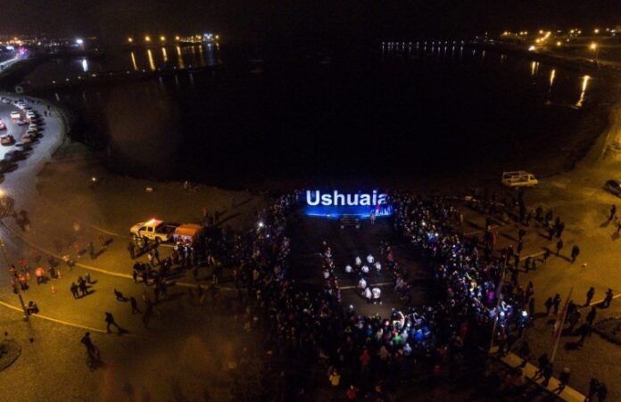 comenzaron-los-festejos-noche-a-larga-con-inauguracio-del-cartel-ushuaia_29224