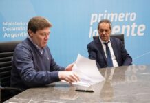 Melella entregó a Scioli el Plan de Ampliación de la Matriz Productiva Fueguina que lleva adelante el Gobierno