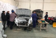 En Río Grande convierten en vehículo eléctrico a un auto en desuso