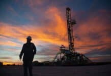 Un sindicato de petroleros cerró un aumento del 80% y un bono de $100.000