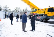Melella visitó la obra del Hospital Modular de Tolhuin