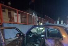 Chocó dos autos estacionados y terminó en coma