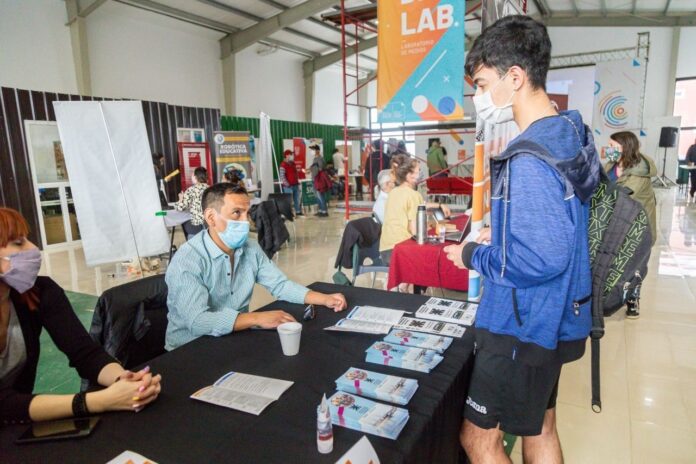 photo_4949931233362684629_y