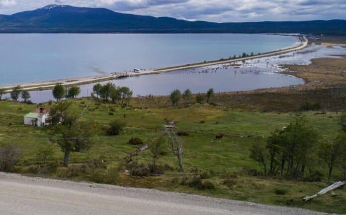 34590-se-firmo-la-contratacion-de-obra-para-la-pavimentacion-de-la-bajada-del-lago-en-tolhuin