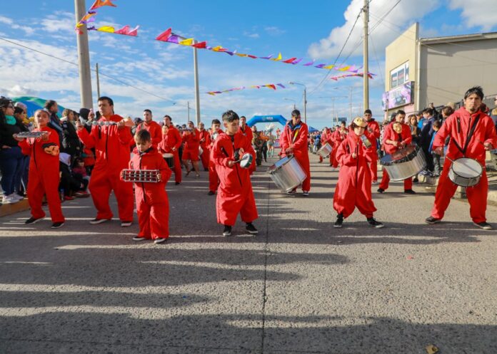 photo_5139160246814616279_y