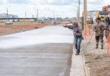 La pavimentación de la calle Echelaine en su etapa final
