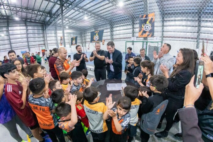 photo_4922787280570133509_y