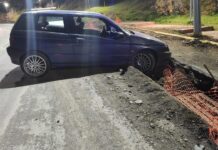 Terminó alcoholizado con el auto en una zanja