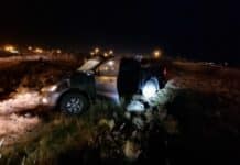 Tres heridos en un vuelco en la rotonda de Pacheco